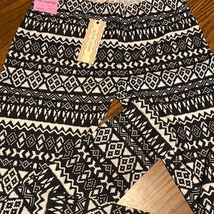 NWT Pink Rose Large leggings 🖤🤍2 for $20